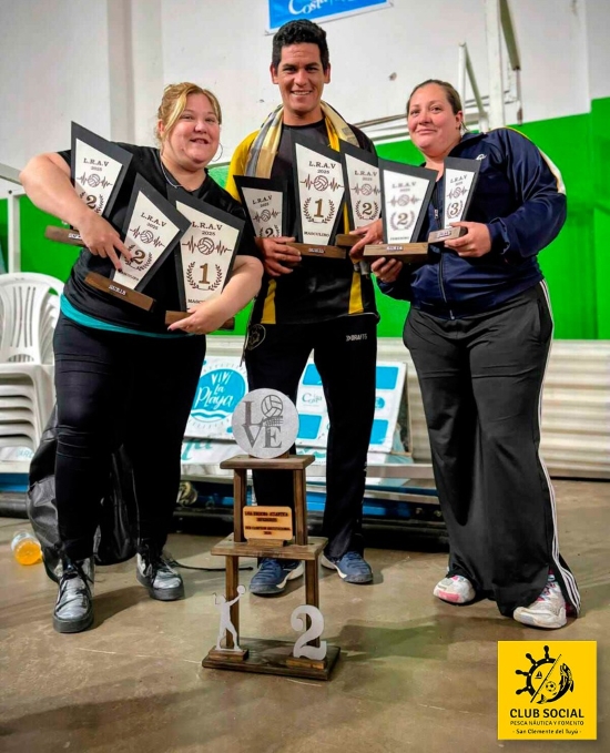 trofeos para los equipos de Vóley del Pesca