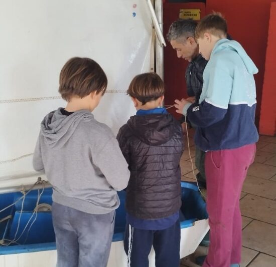 ¡Las clases de Optimist no se detienen por lluvia!