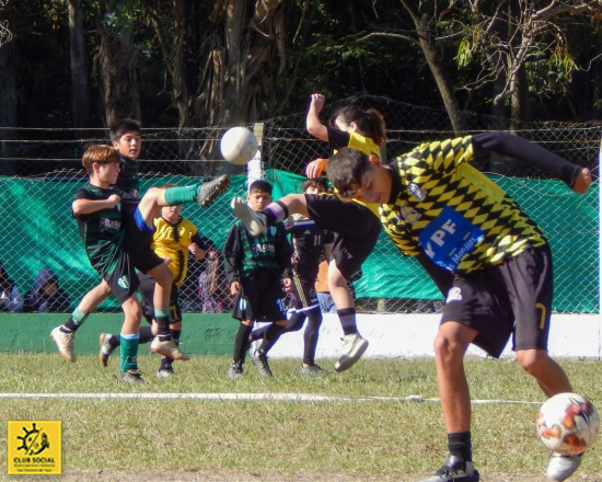 La escuela de fútbol del Club de Pesca participó de un encuentro en el Cosme Argerich