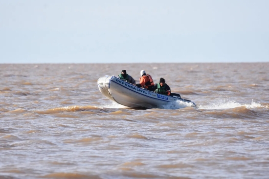 Solicitan colaboración de navegantes para aportar datos sobre los pescadores desaparecidos en el Río de la Plata
