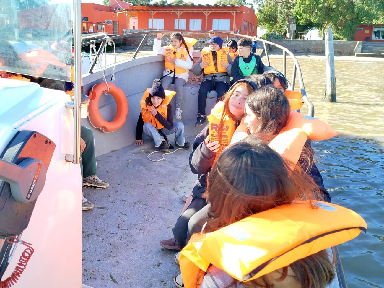 Alumnos de Santa Teresita vivieron su primera experiencia de navegación en Tapera de López
