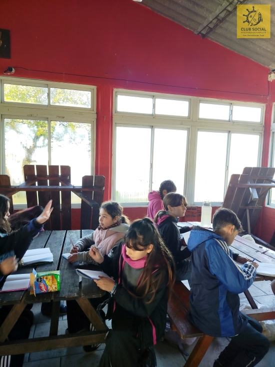 Alumnos de Santa Teresita vivieron su primera experiencia de navegación en Tapera de López