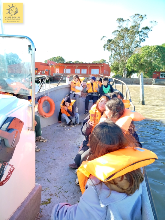 Alumnos de Santa Teresita vivieron su primera experiencia de navegación en Tapera de López