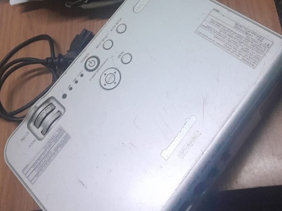 El Club de Pesca recibió la donación de un proyector