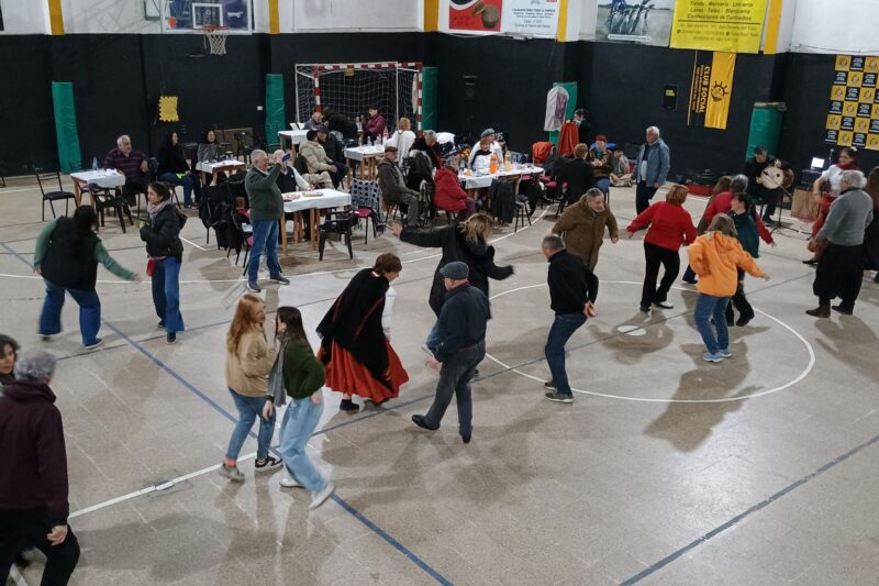 “Gambito de Zamba” reunió al ajedrez y el folclore en el Polideportivo